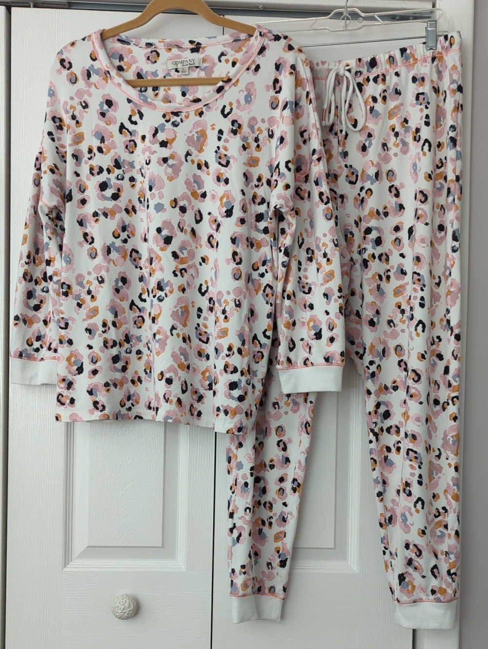 CUTE! ~COMPANY ELLEN TRACY~ MULTICOLORED ANIMAL PRINT PAJAMA SET-L